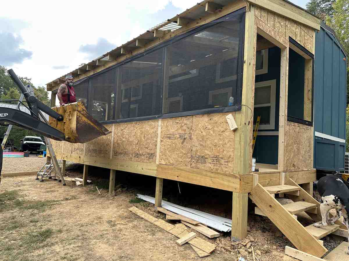 TINY HOME DECK - Image 37